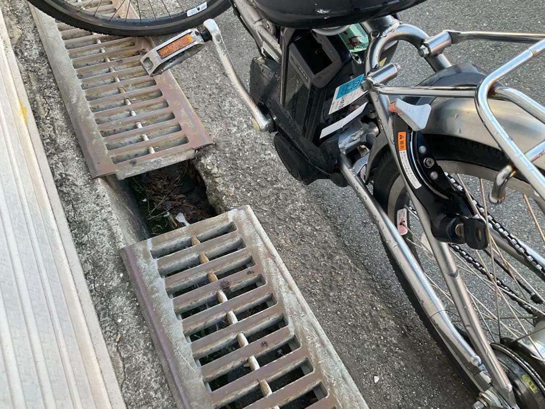 ヤマハ最新機種電動アシスト自転車pas cityV24インチグレーアルミボディー