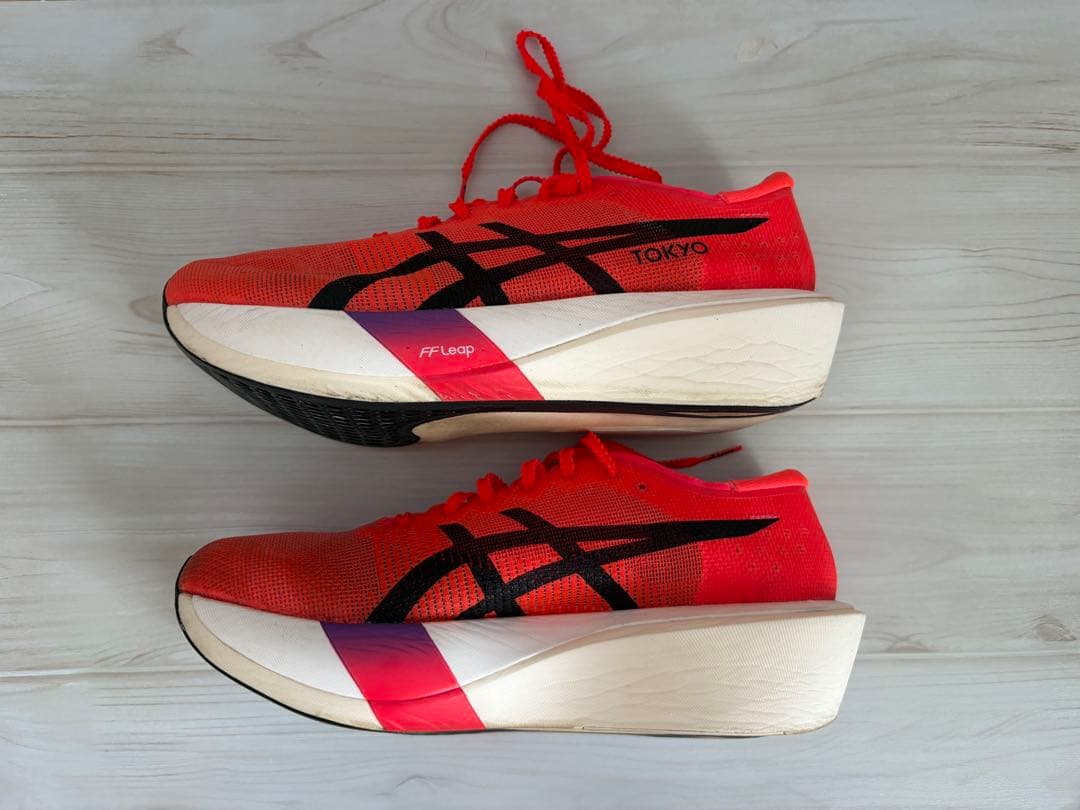 中古品 アシックス　メタスピードエッジ東京 26.5