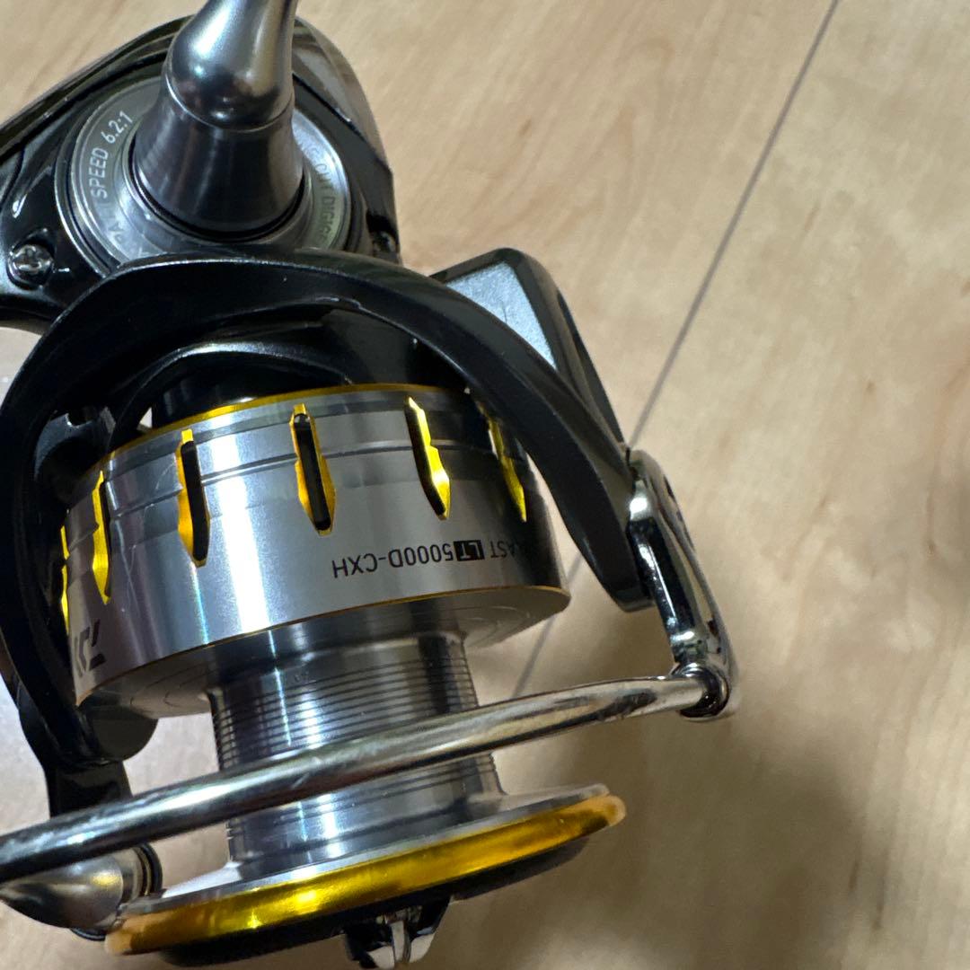 ダイワ 18ブラストLT5000D ドレスリールスタンド付　中古リール