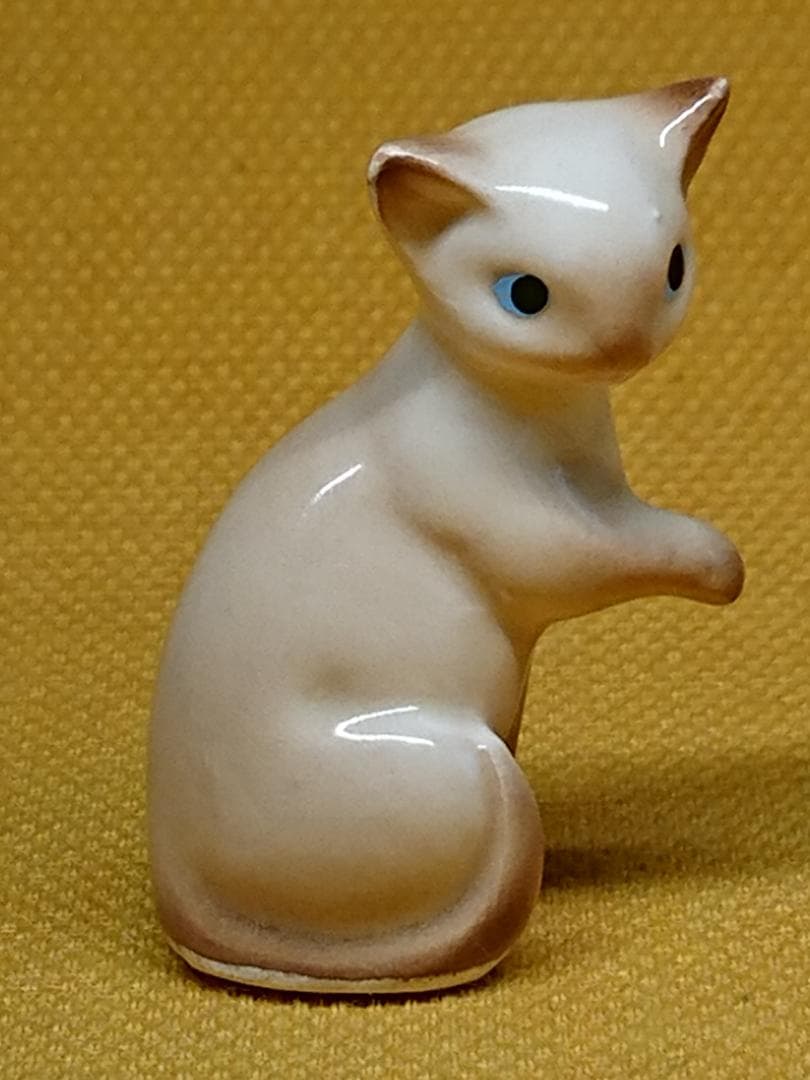 ねこ　猫　陶器　ミニチュア　置物　インテリア　工芸品　美術品　A3127