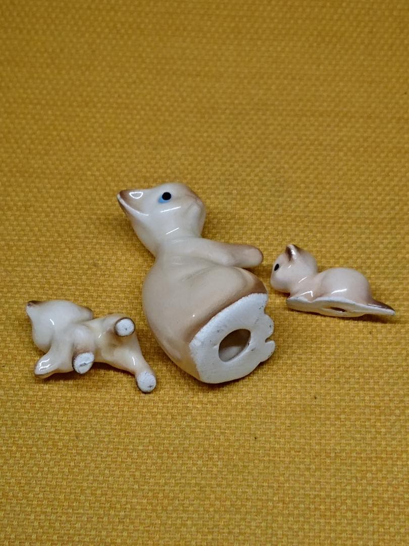 ねこ　猫　陶器　ミニチュア　置物　インテリア　工芸品　美術品　A3127