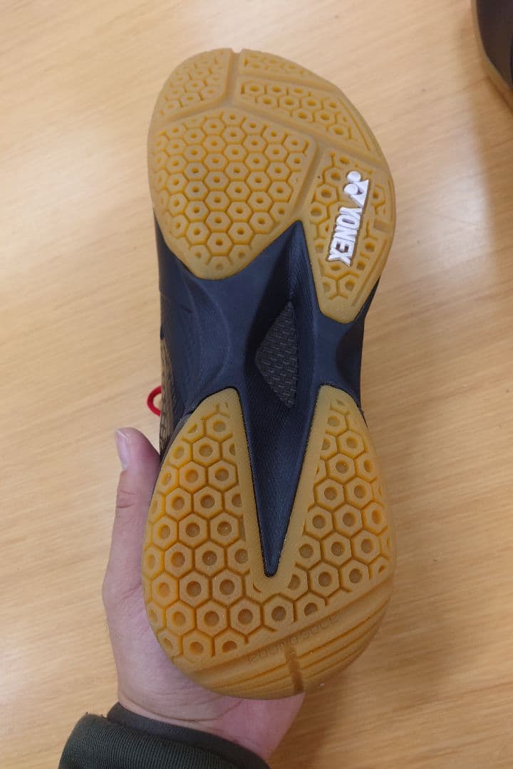 着用1回☆YONEX コンフォートZ2 バドミントンシューズ 26cm 黒