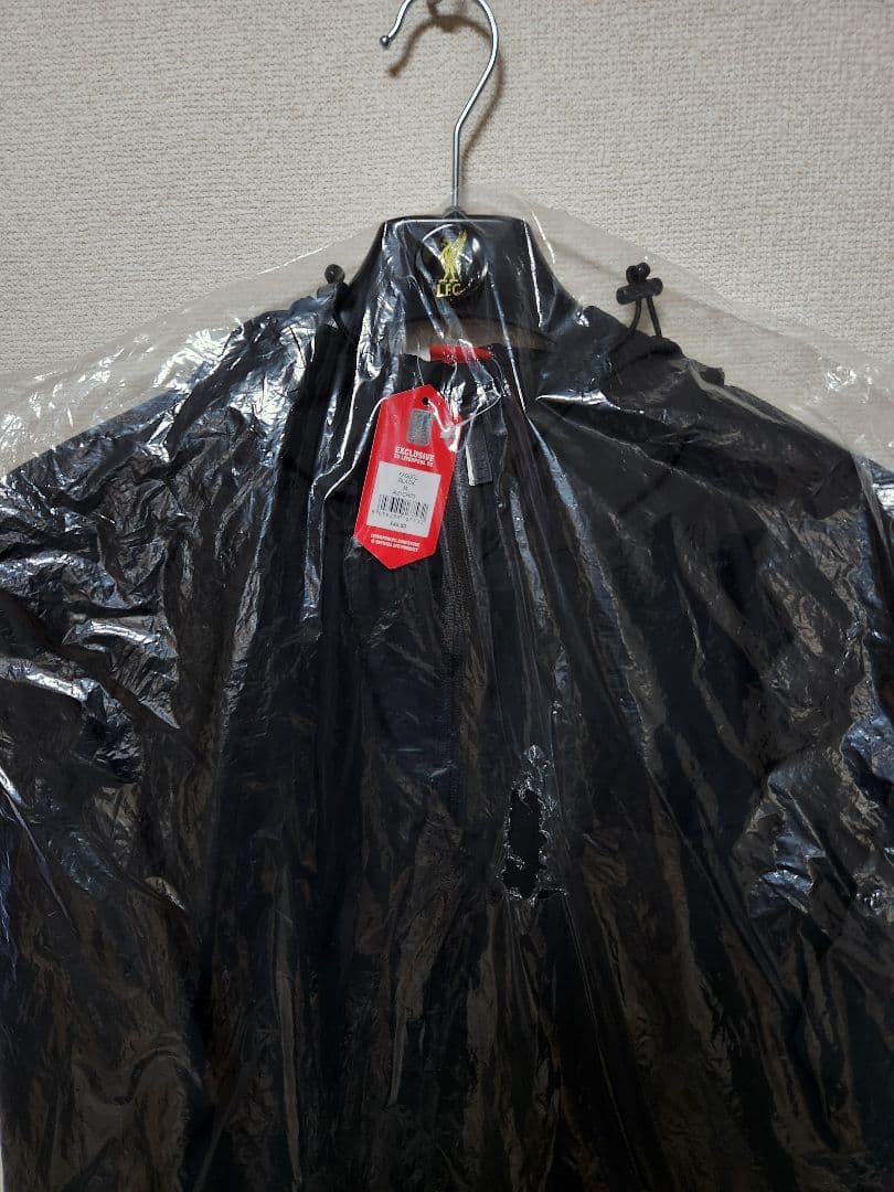 【新品】リバプール　Liverpool　公式　ウェア　アウター　M(海外サイズ)