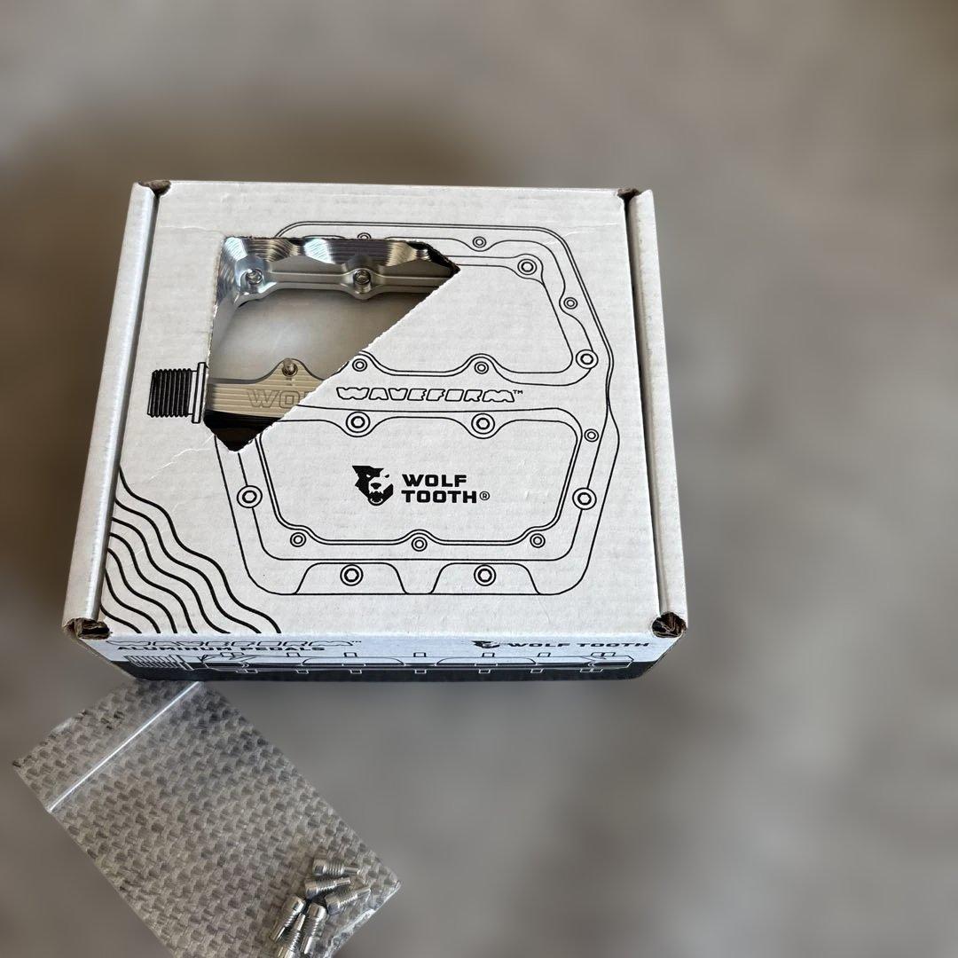 パーツ WOLF TOOTH WAVEFOAM SILVER LARGE