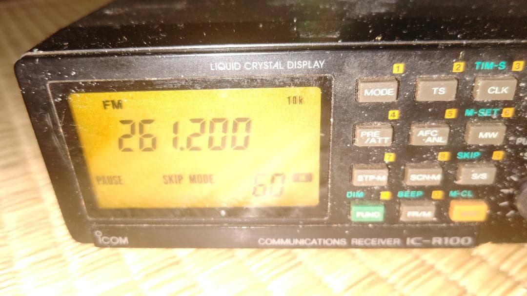 ICOM IC-R100 受信機 中古　ジャンク扱い