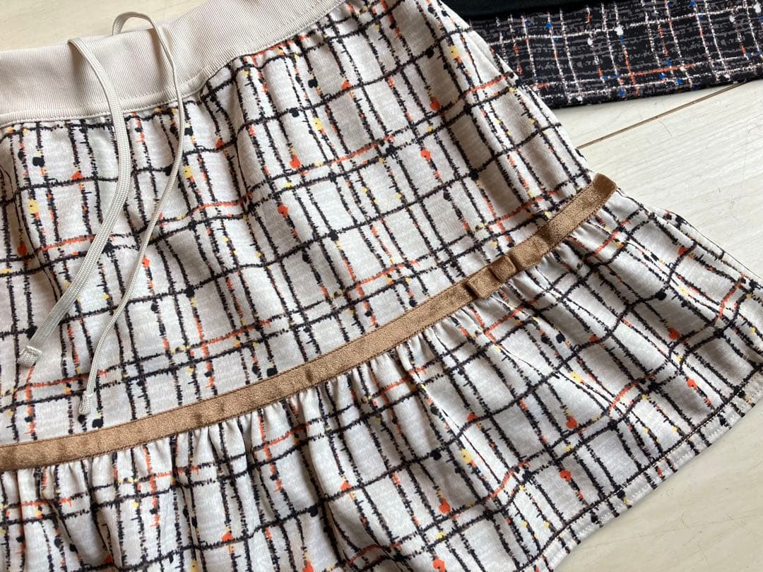Babolatバボラ＊黒×チェックのトップスとベージュ×ブラウンチェックスコート
