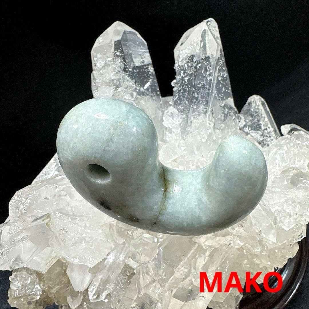 M1829☆糸魚川翡翠【勾玉】72g☆天然石　原石☆50306