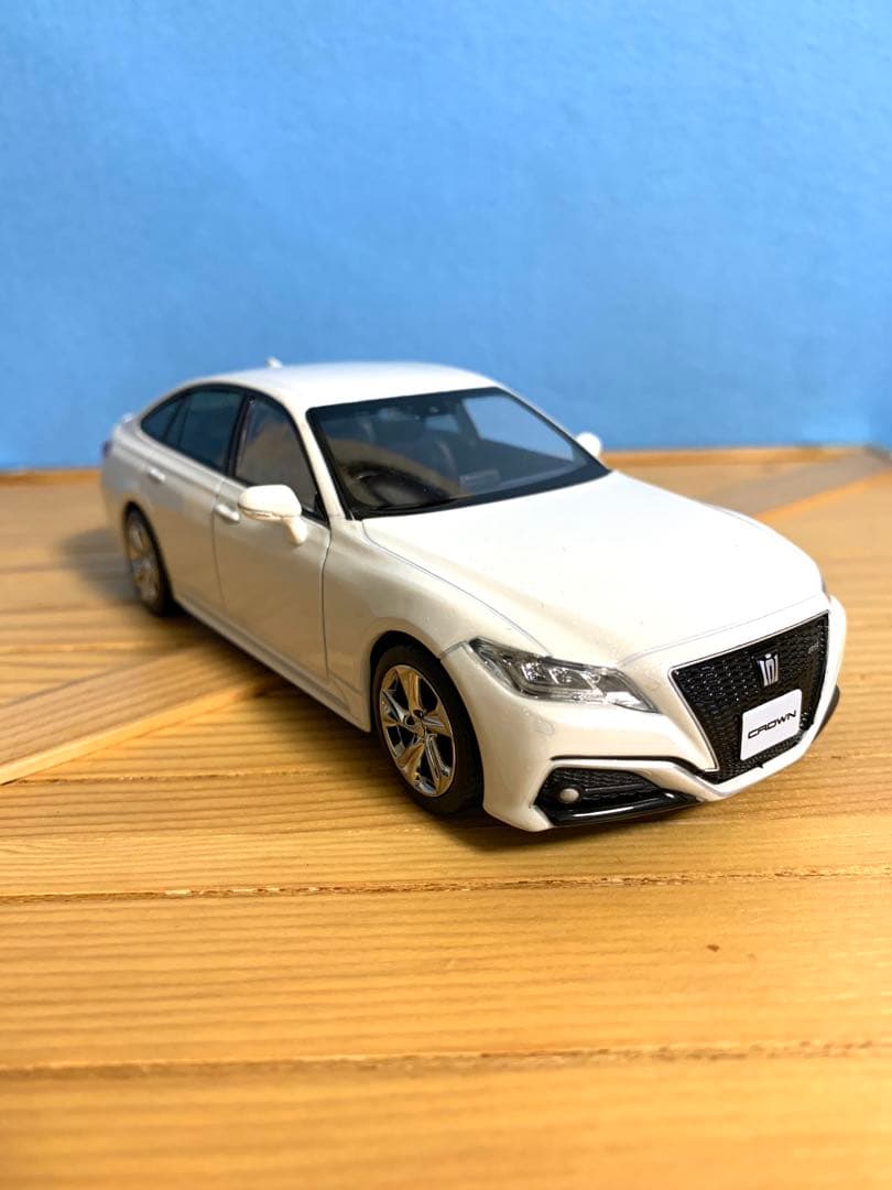 1/30 トヨタ クラウン RS 2.0L ターボ 1/30 カラーサンプル用