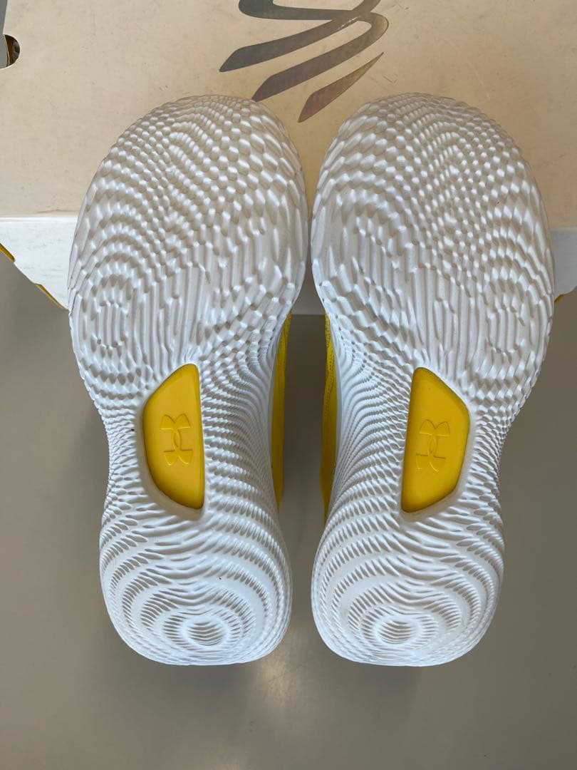 【ほぼ新品】CURRY 8 黄色 29.0 US11