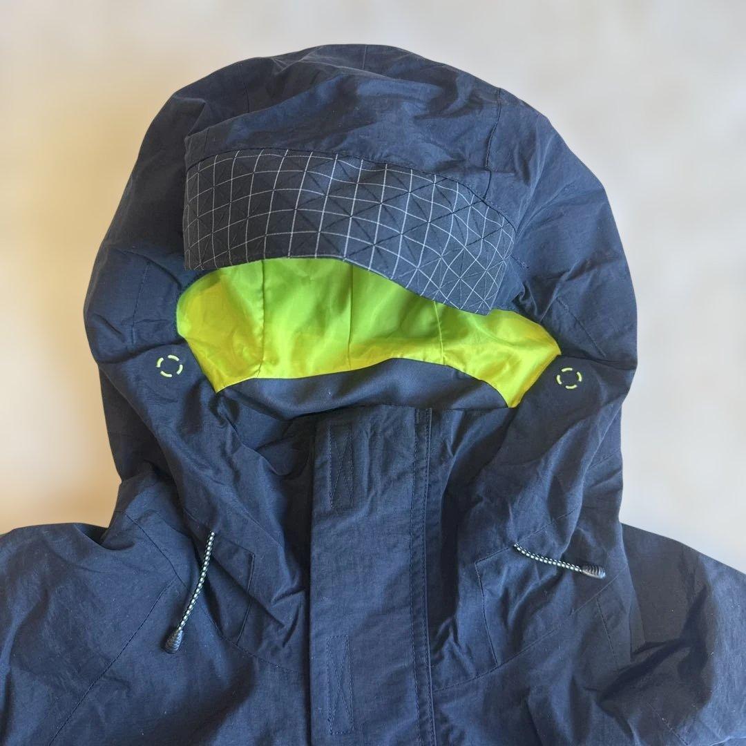 BURTON スノーボードジャケット 防水衣類専用の洗剤で洗いました。