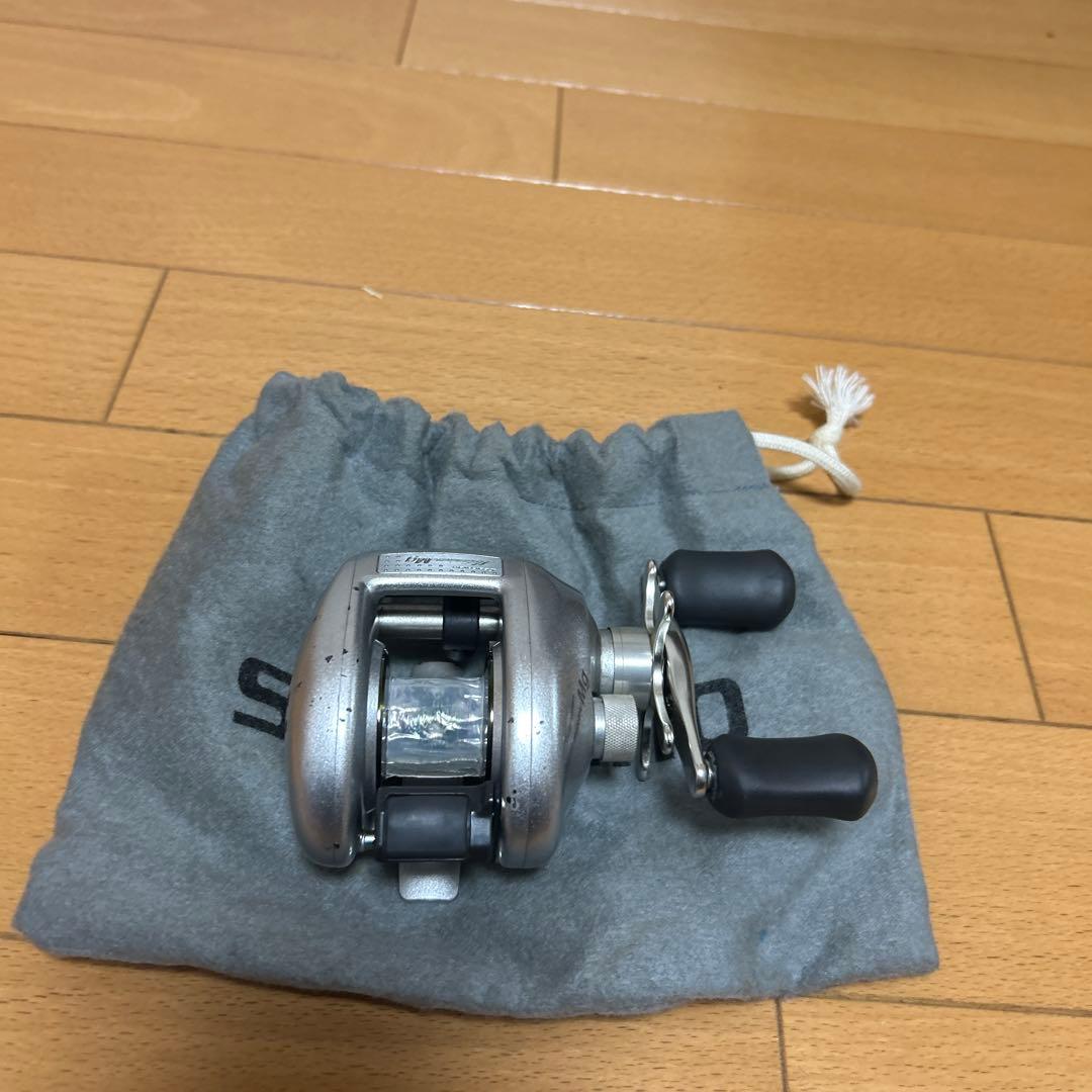SHIMANO ベイトリール 収納袋付き