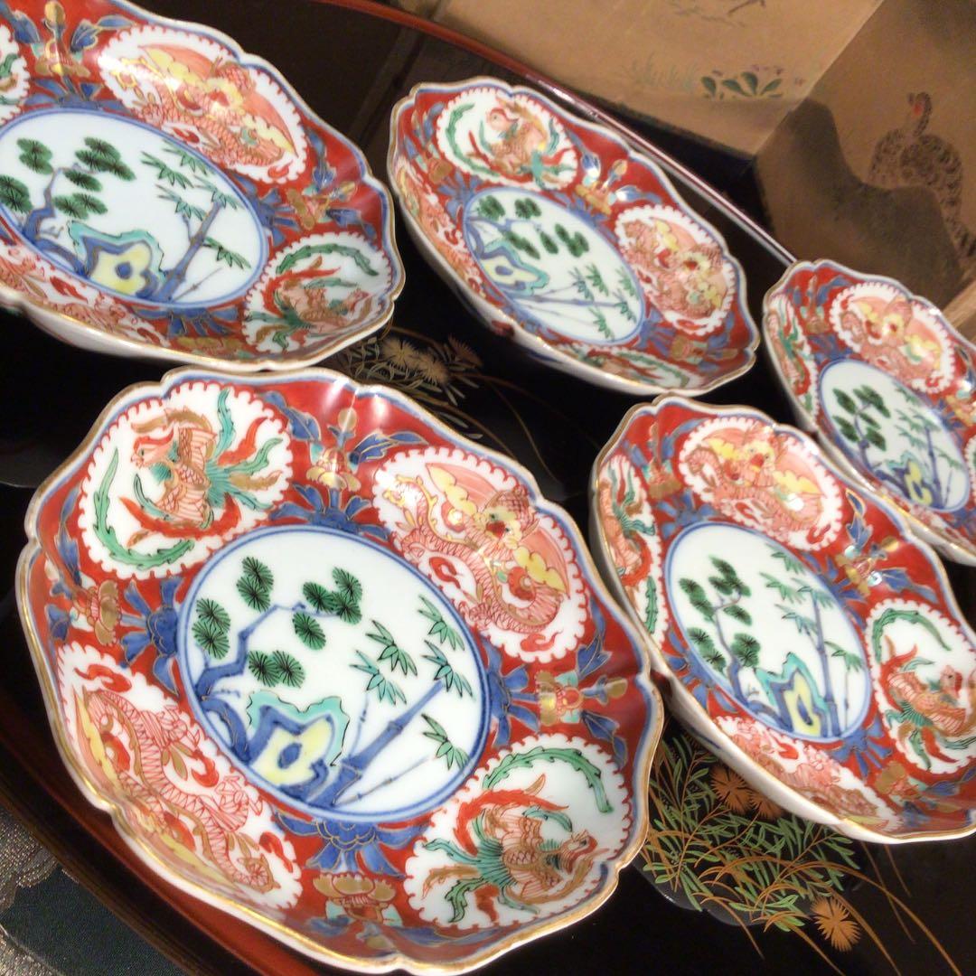 A608 古伊万里　極上赤絵　窓絵に団龍鳳凰紋様　綾花型　金縁　小皿5枚（箱付）