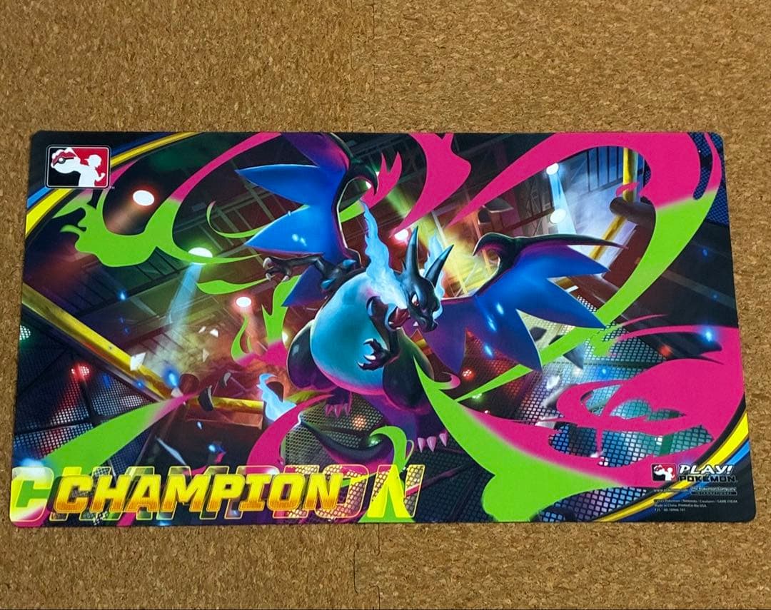 海外ポケモンカード　メガリザードン　プレイマット