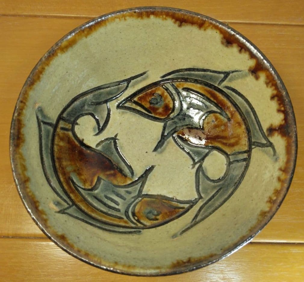 最上作 人間国宝 金城次郎 魚紋茶碗(外刷毛目) 栞 共箱 無傷 壷屋焼