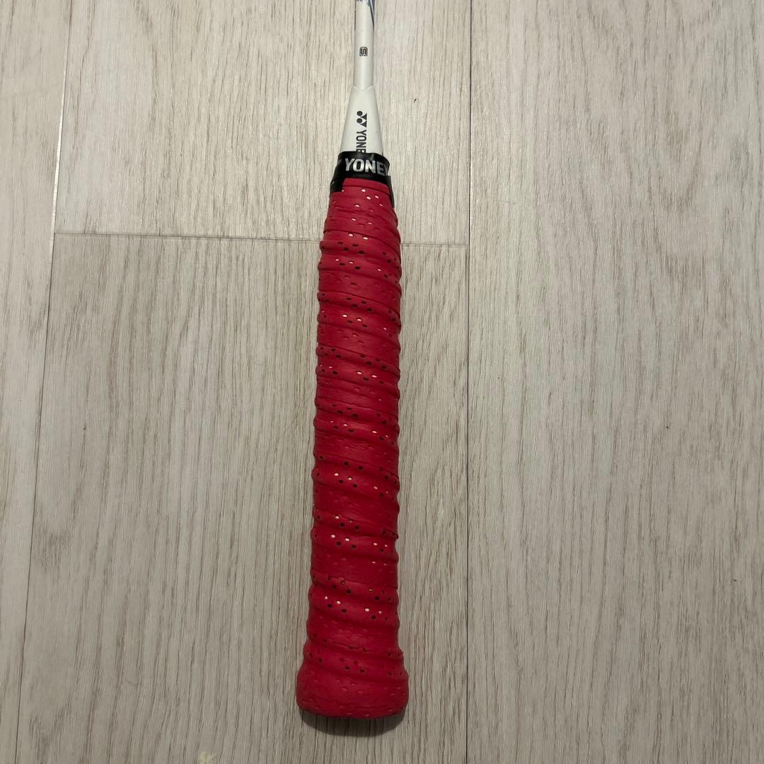 YONEX バドミントンラケット ホワイト/レッド