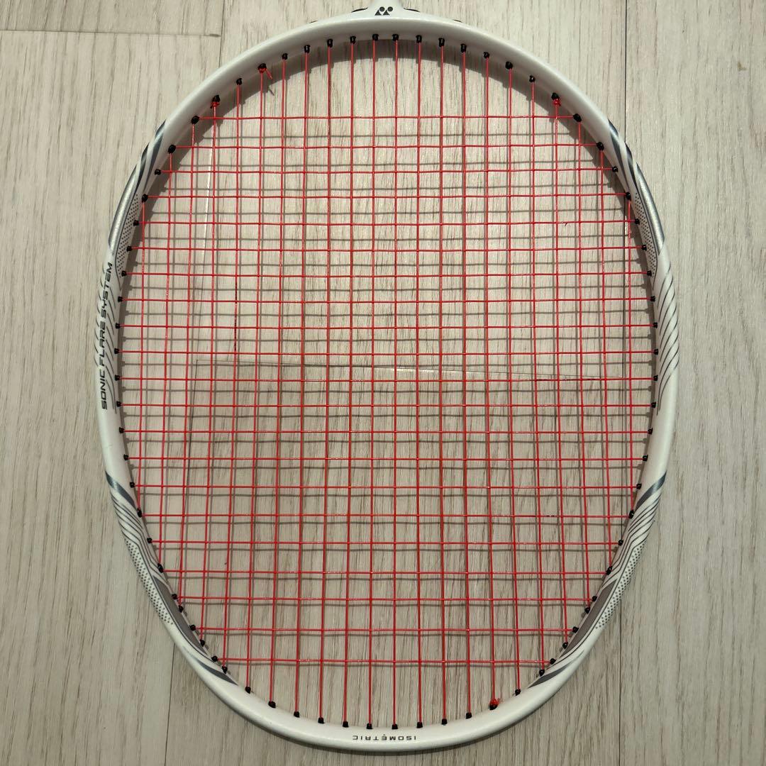 YONEX バドミントンラケット ホワイト/レッド