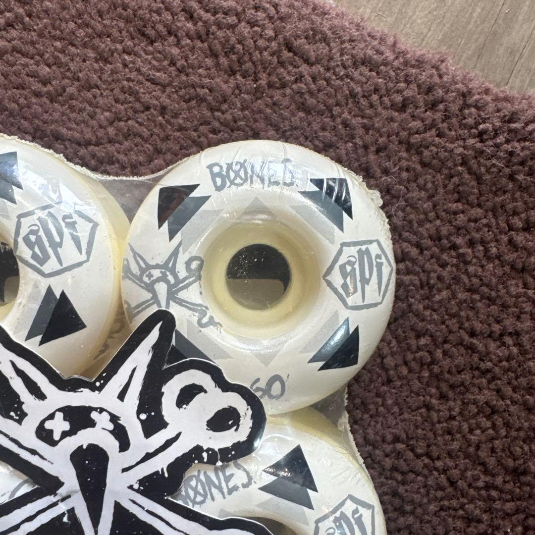BONES ボーンズウィール　60mm84B スケートパークフォーミュラ