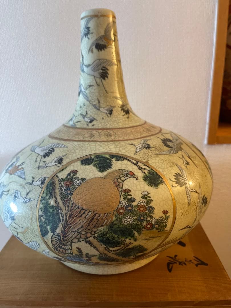 鳥と花の装飾 陶器製花瓶