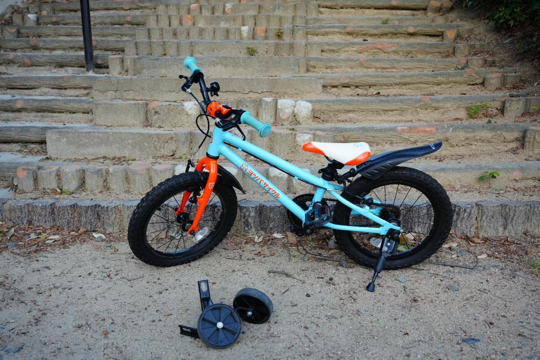 ヨツバサイクル16インチ 子供用自転車　泥除け補助輪付き　直接引き取りはお値引き