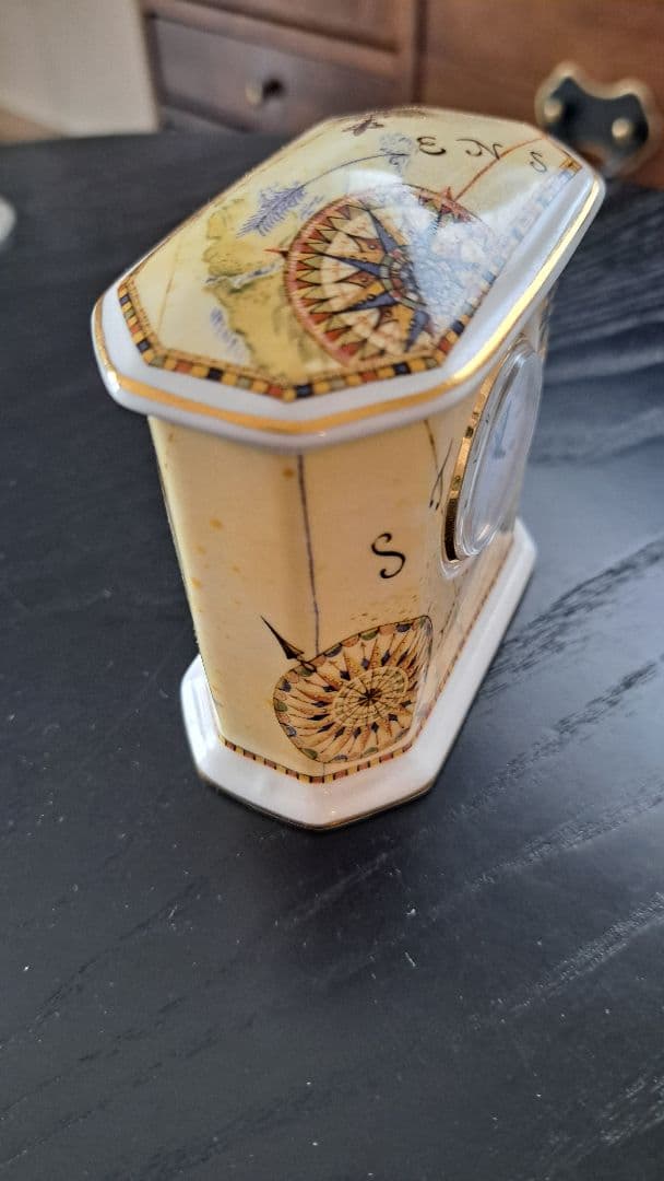 wedgewood置時計 陶器製 八角形置時計 地図とコンパスデザイン.。動作可