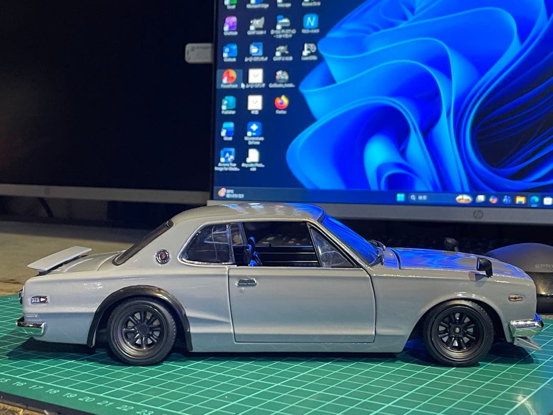 Skyline GT-R ハコスカミニカー 1/18
