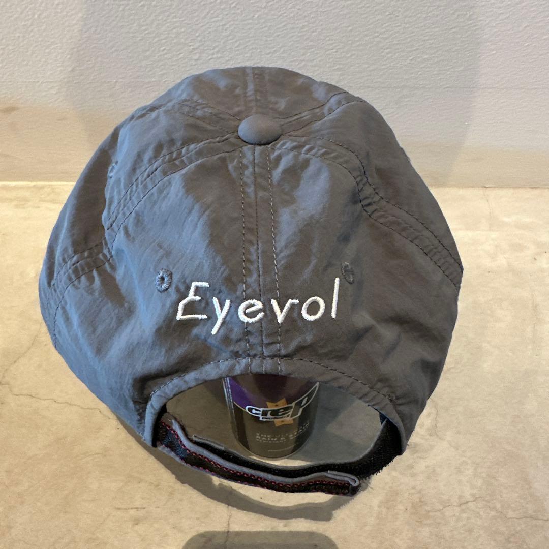 Briefing × Eyevol glass hold cap