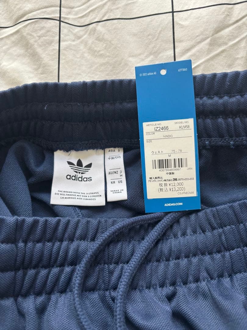 adidas アディダスバギートラックパンツ