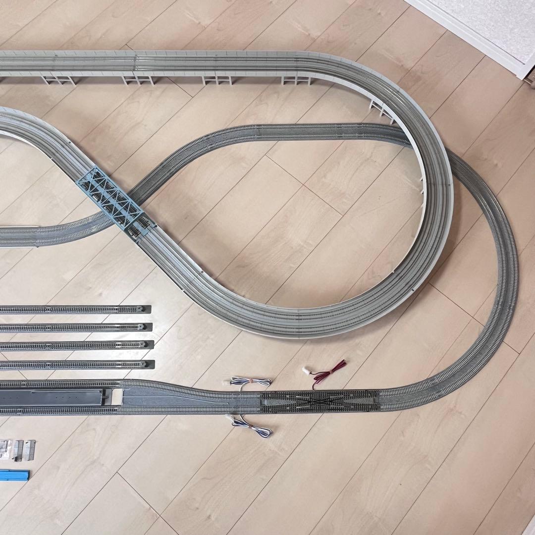 Nゲージ KATO ユニトラック 複線高架線・地上線大型8の字立体交差レイアウト