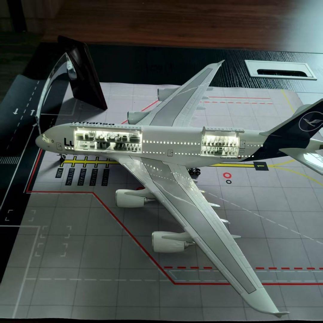 1/160 A380 ルフトハンザ 内部可視 LED付 組立式 空港マット付