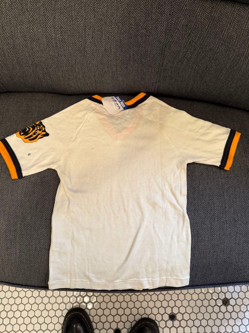 激レアTigers Vネックユニフォーム　キッズ