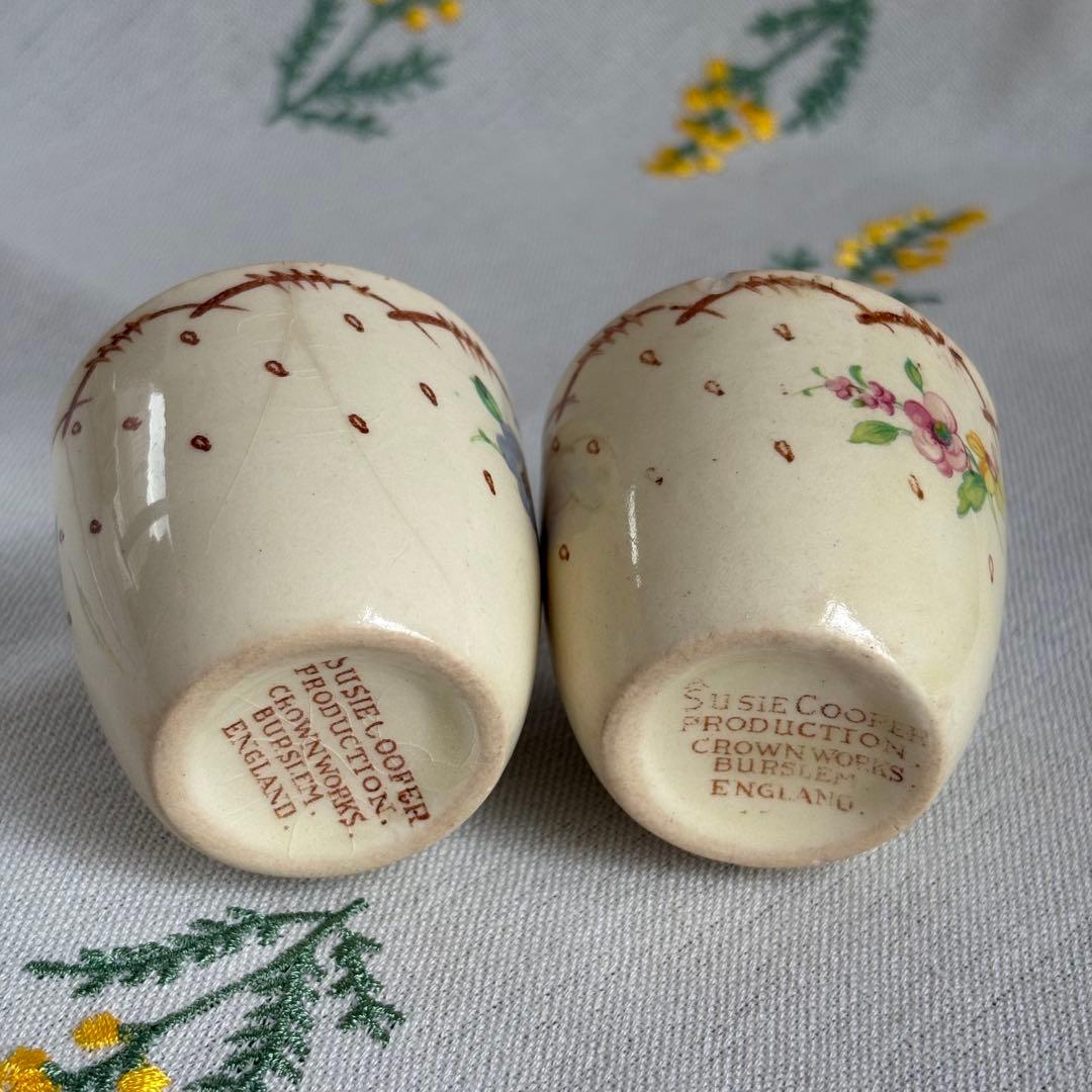 031 スージークーパー　プランタン小花　エッグカップ2個セット　ブラウン　茶色