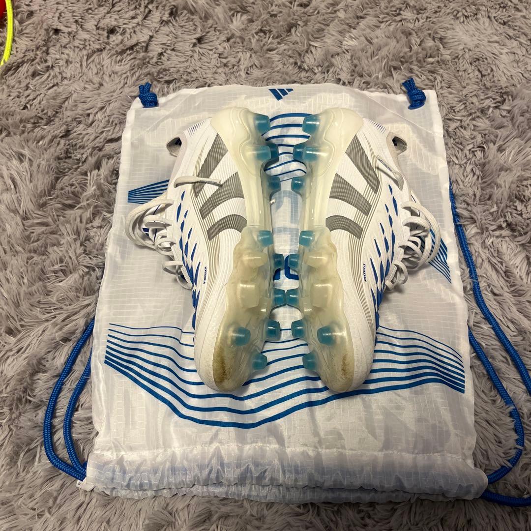 adidas サッカーシューズ ホワイト/ブルー FG