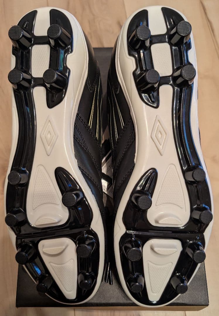 【新品】Umbro ブラック アクセレイター スパイク　27.5cm