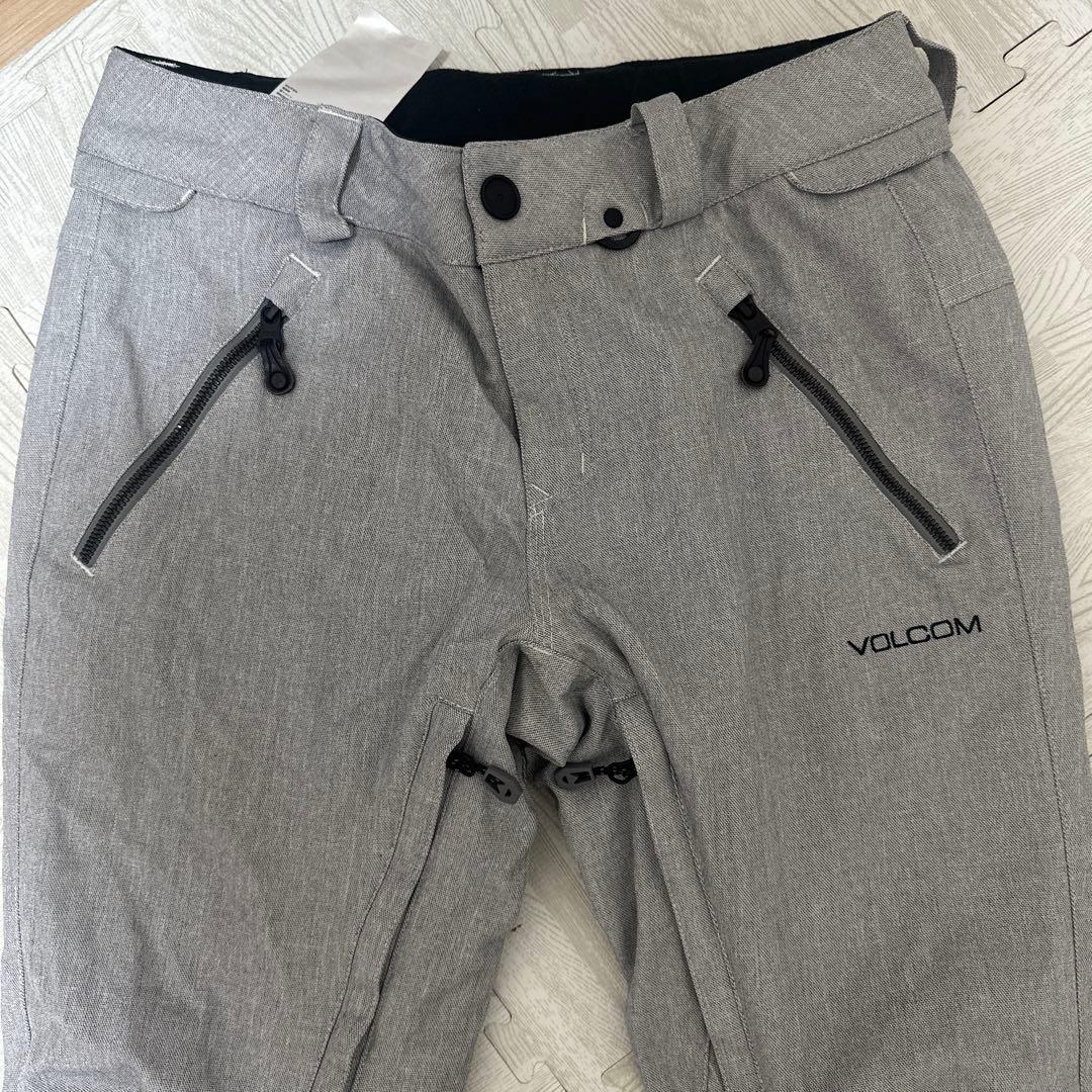 限定SALE⭐︎売り切り！早い者勝ち⭐︎VOLCOM⭐︎スノーウェア上下セット！