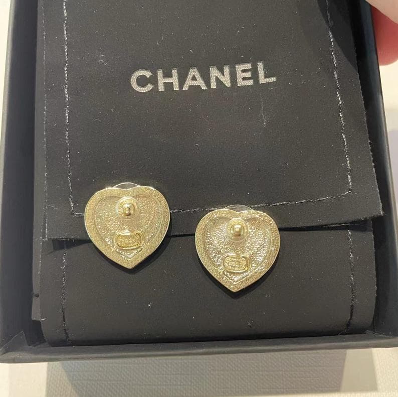 シャネル　ハート型【CHANEL】ピアス スタッド クリスタル ココマーク
