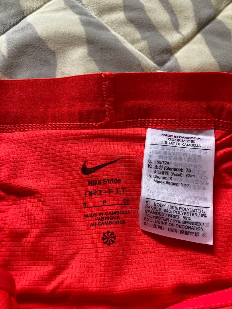 Nike Dri-FIT ストライド ショートパンツ オレンジ