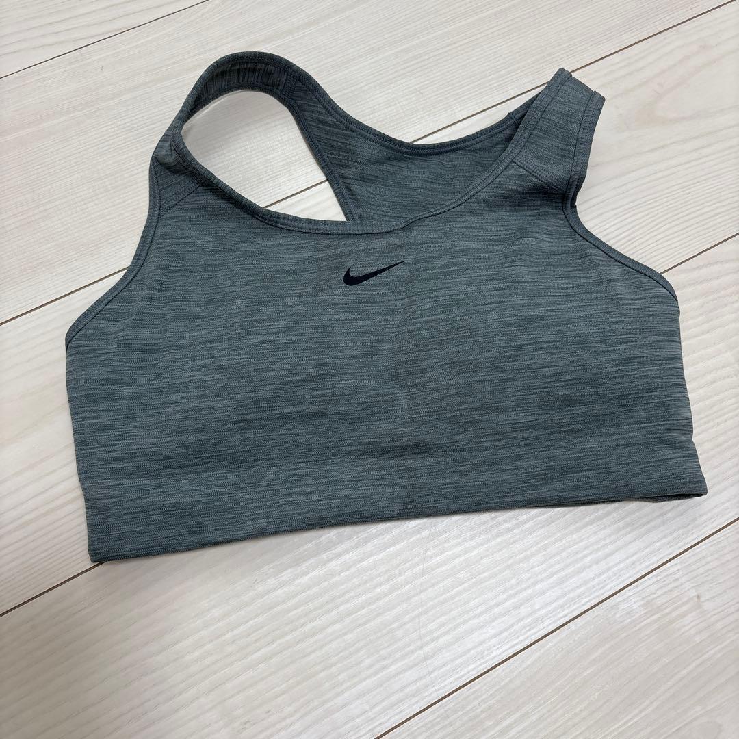 Nike タンクトップとショートパンツセット