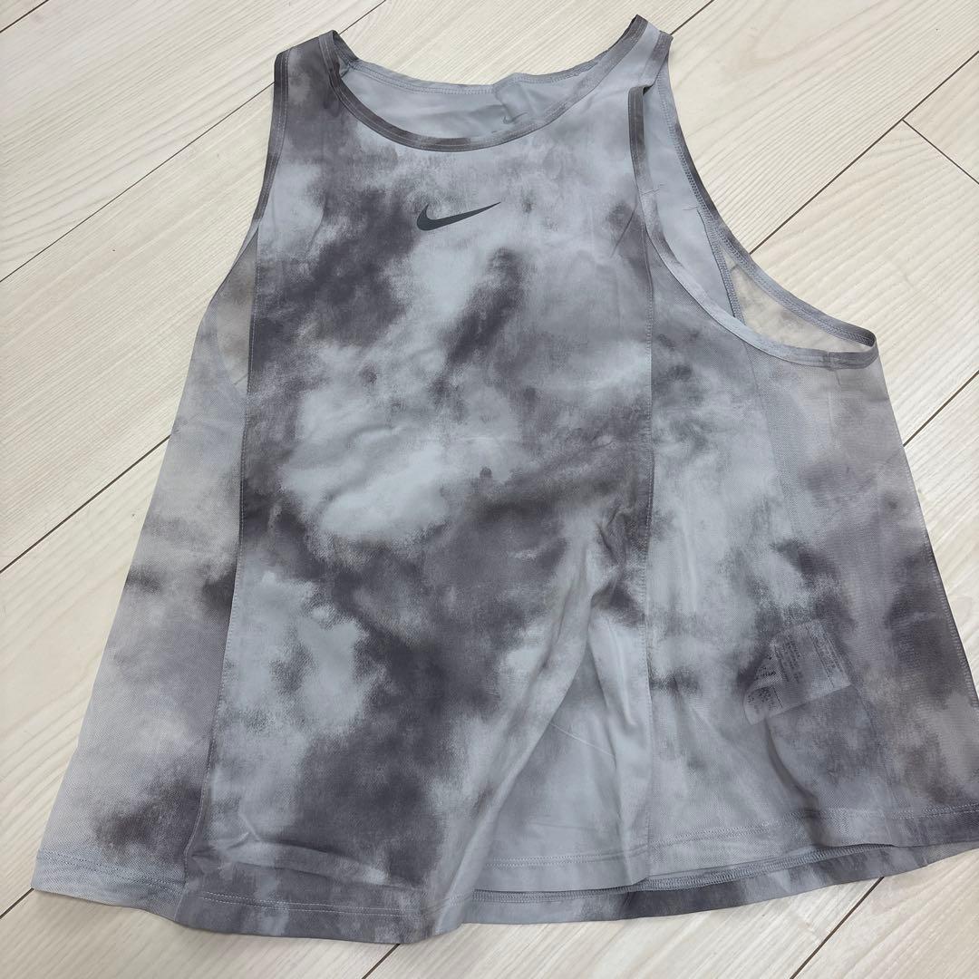 Nike タンクトップとショートパンツセット