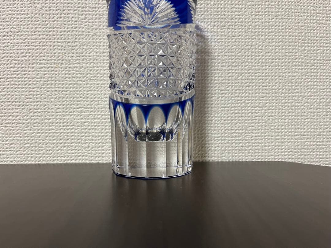 メルカリ市価格！！ 江戸切子クリスタルガラスの花生 桐箱付き