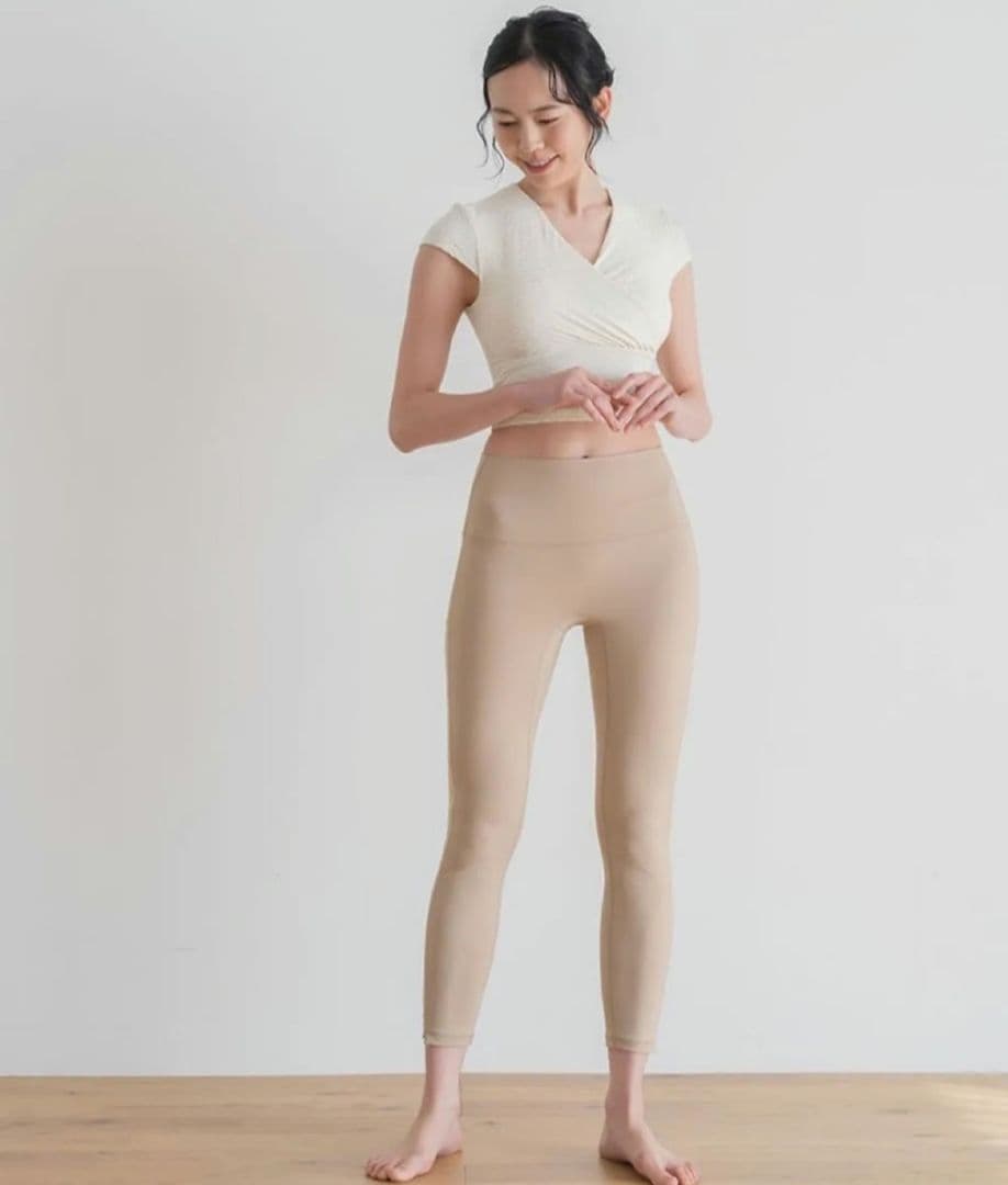 人気完売 SUKALA キャップスリーブトップス LAVAホットヨガスタジオラバ