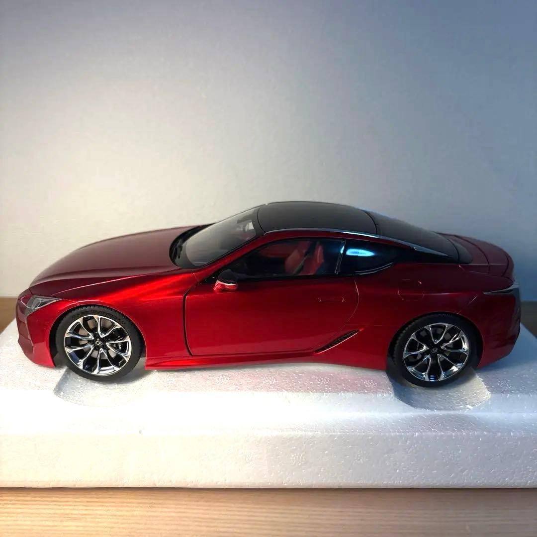 オートアート　レクサス　LC500 ミニカー 1/18 スケール　レッド