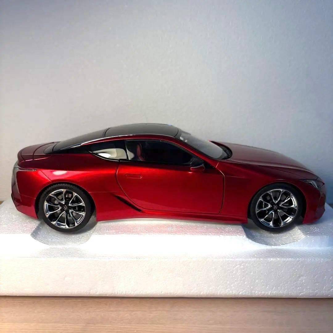オートアート　レクサス　LC500 ミニカー 1/18 スケール　レッド