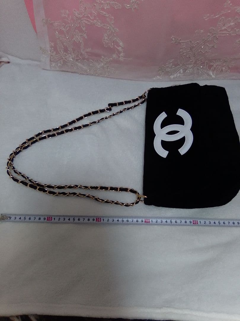 CHANEL ノベルティブラック スエード風 ショルダーバッグ ホワイトロゴ入り