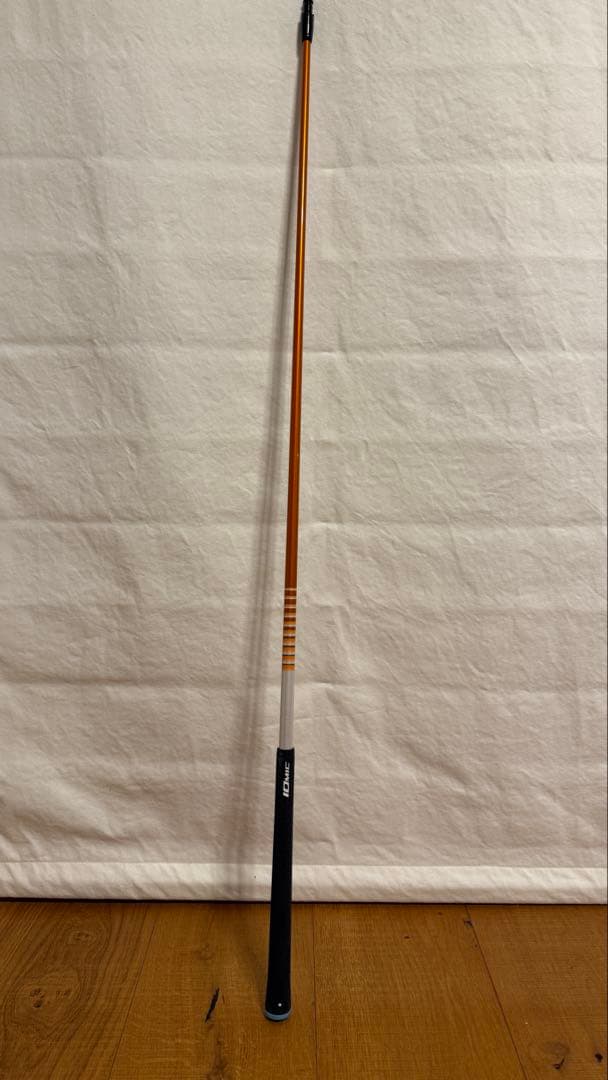 グラファイトTourAD DI-5s 5番ウッド用。タイトリストスリーブ付き