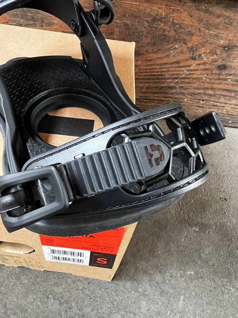 c*n様 新品　UNION STRATA ビンディング ブラック S 24-25