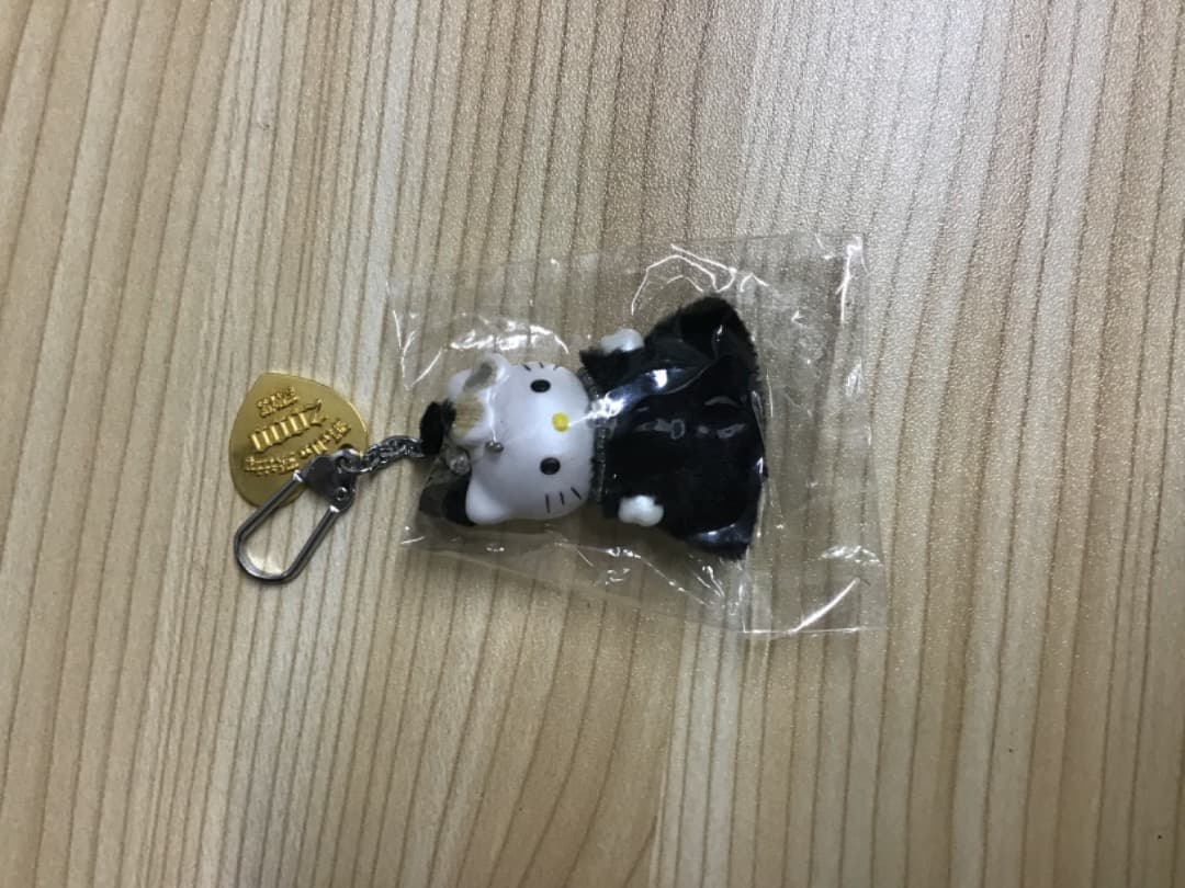 【OY】ハローキティ ミレニアムハローキティ　キーホルダー　ピンバッジ　セット