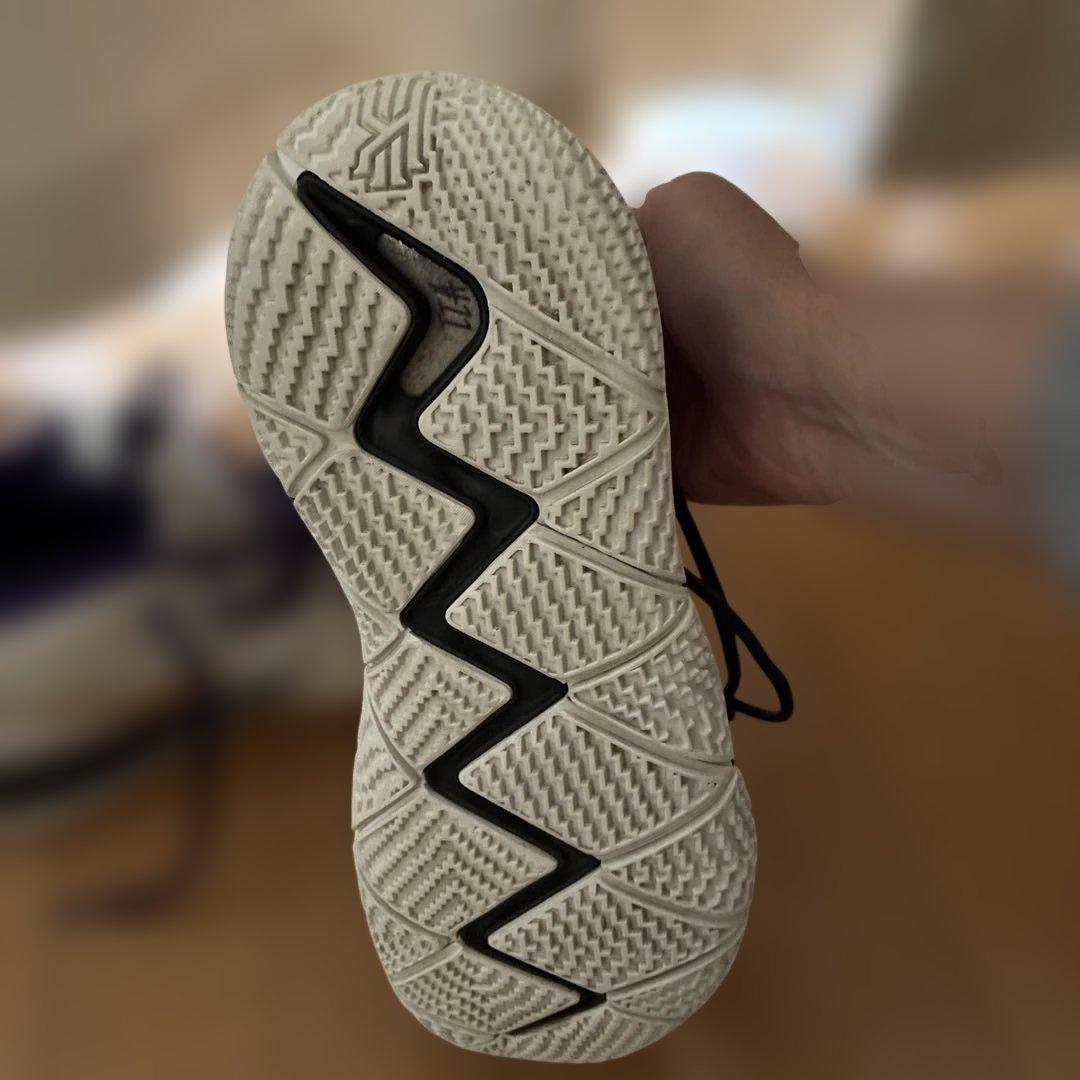 早い者勝ち‼️Nike Kyrie 4 バスケットボールシューズ