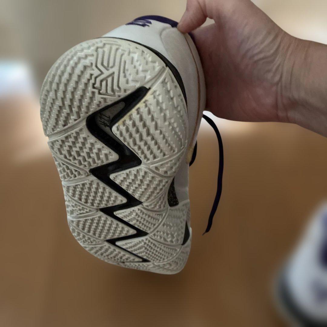 早い者勝ち‼️Nike Kyrie 4 バスケットボールシューズ