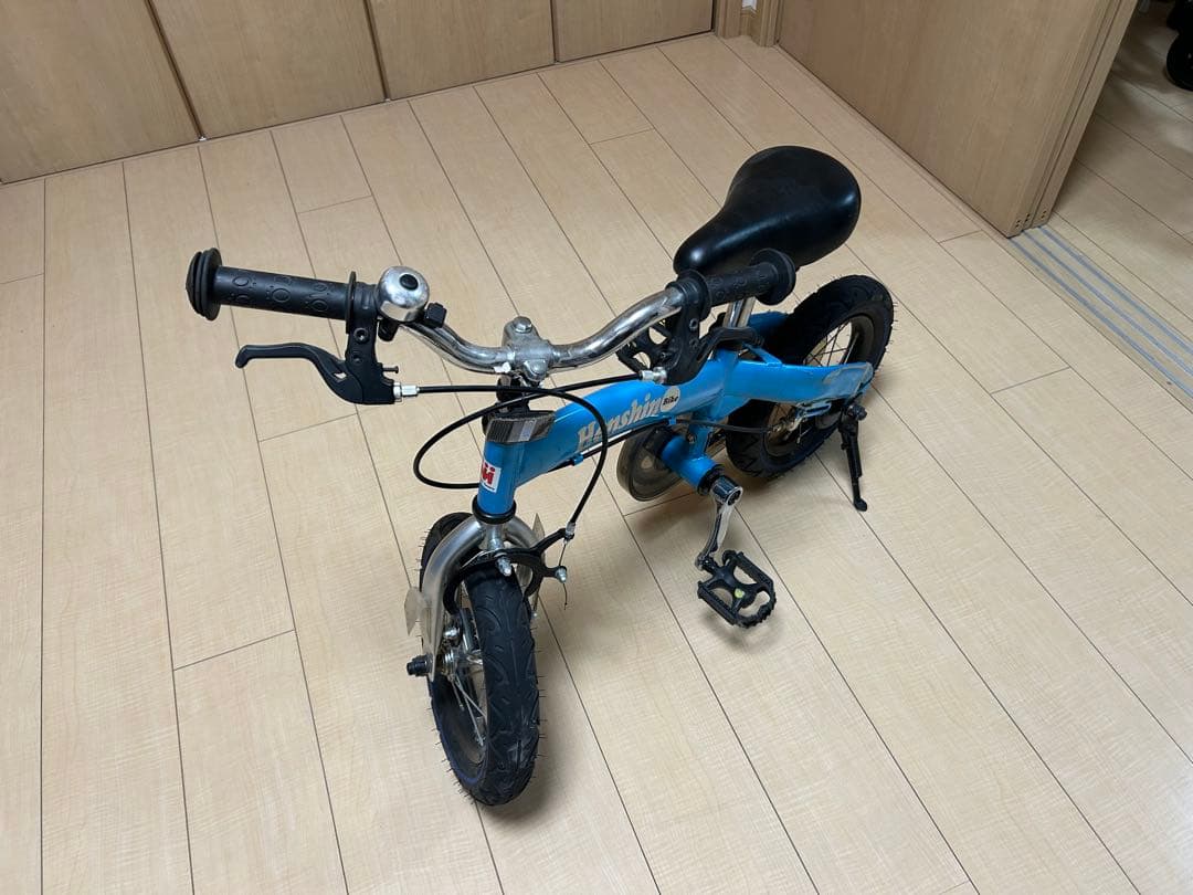 HenshinBike スタンド　ヘルメット付き