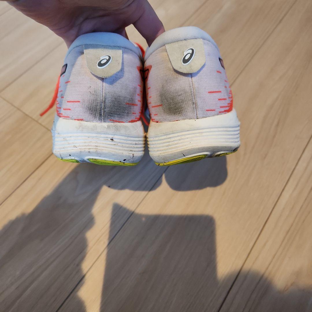 ３足で　asics ランニングシューズ オレンジ